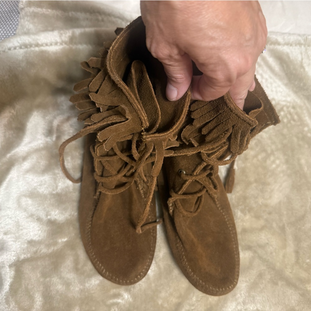 Minnetonka Tan Suede Fringe Footwear